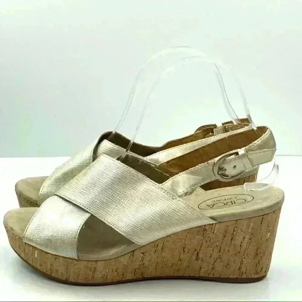 Joan & David Circa Wedge Flatform CJWANDY 7.5 Gold
